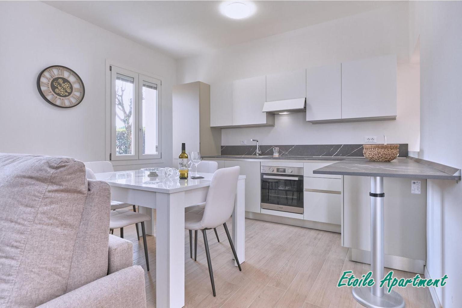 Casa Monique Apartments Дезенцано-дель-Гарда Экстерьер фото