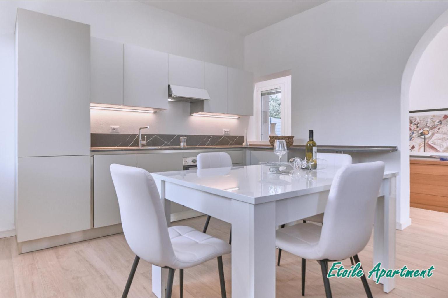Casa Monique Apartments Дезенцано-дель-Гарда Экстерьер фото