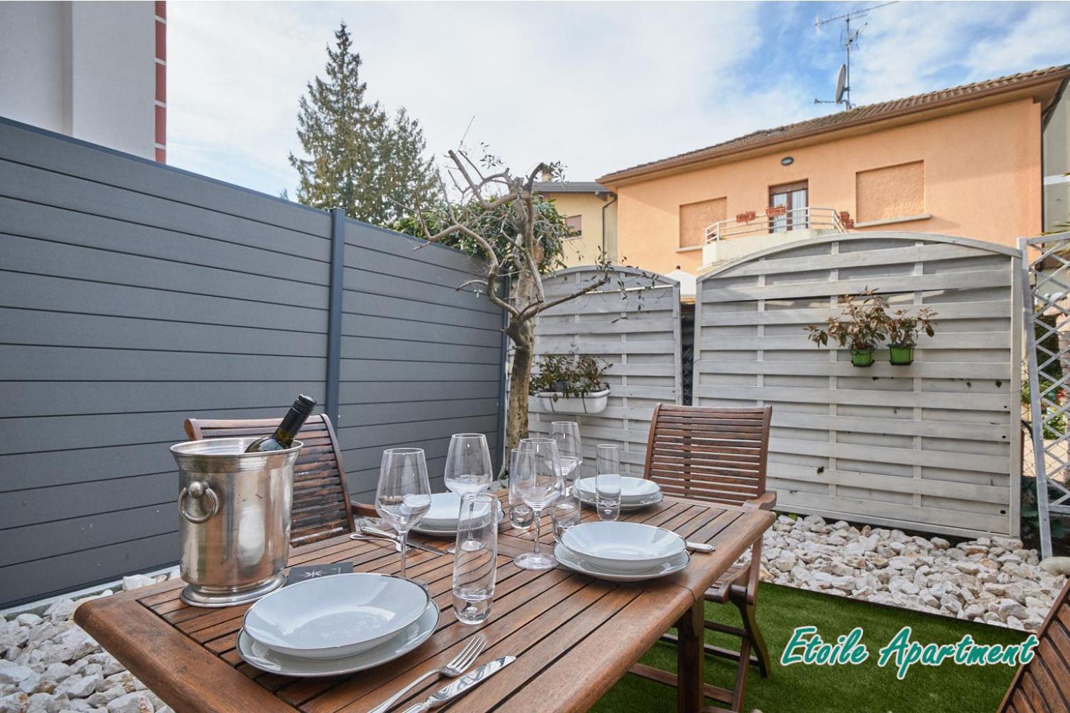 Casa Monique Apartments Дезенцано-дель-Гарда Экстерьер фото