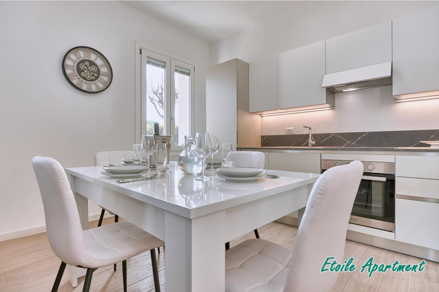 Casa Monique Apartments Дезенцано-дель-Гарда Экстерьер фото