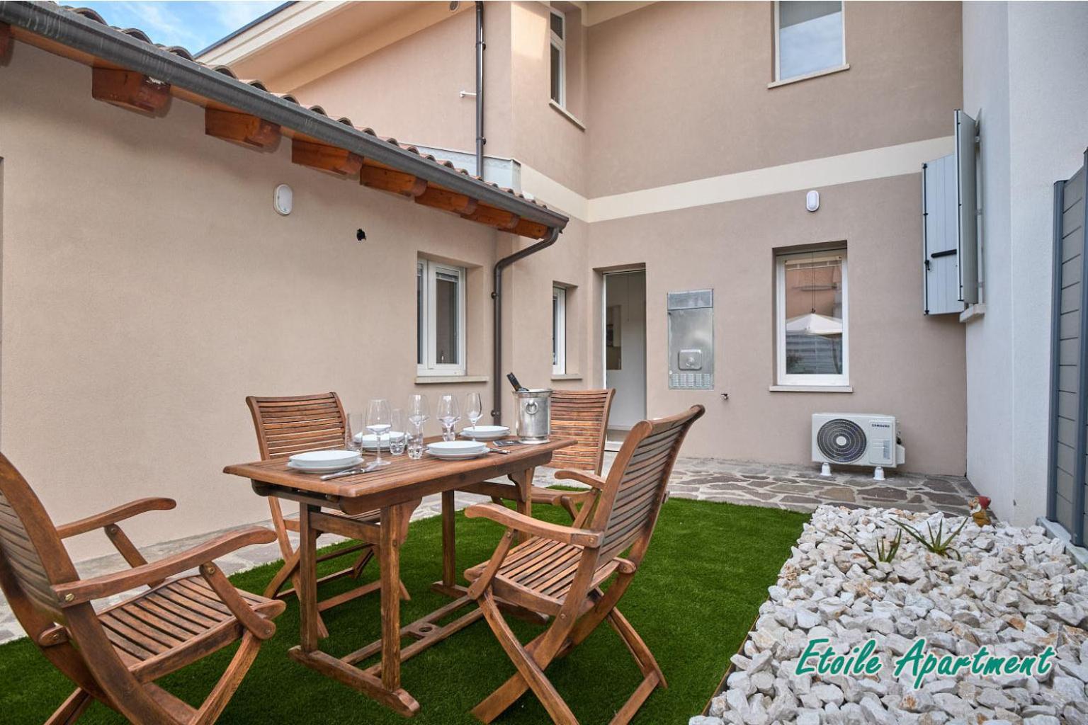 Casa Monique Apartments Дезенцано-дель-Гарда Экстерьер фото
