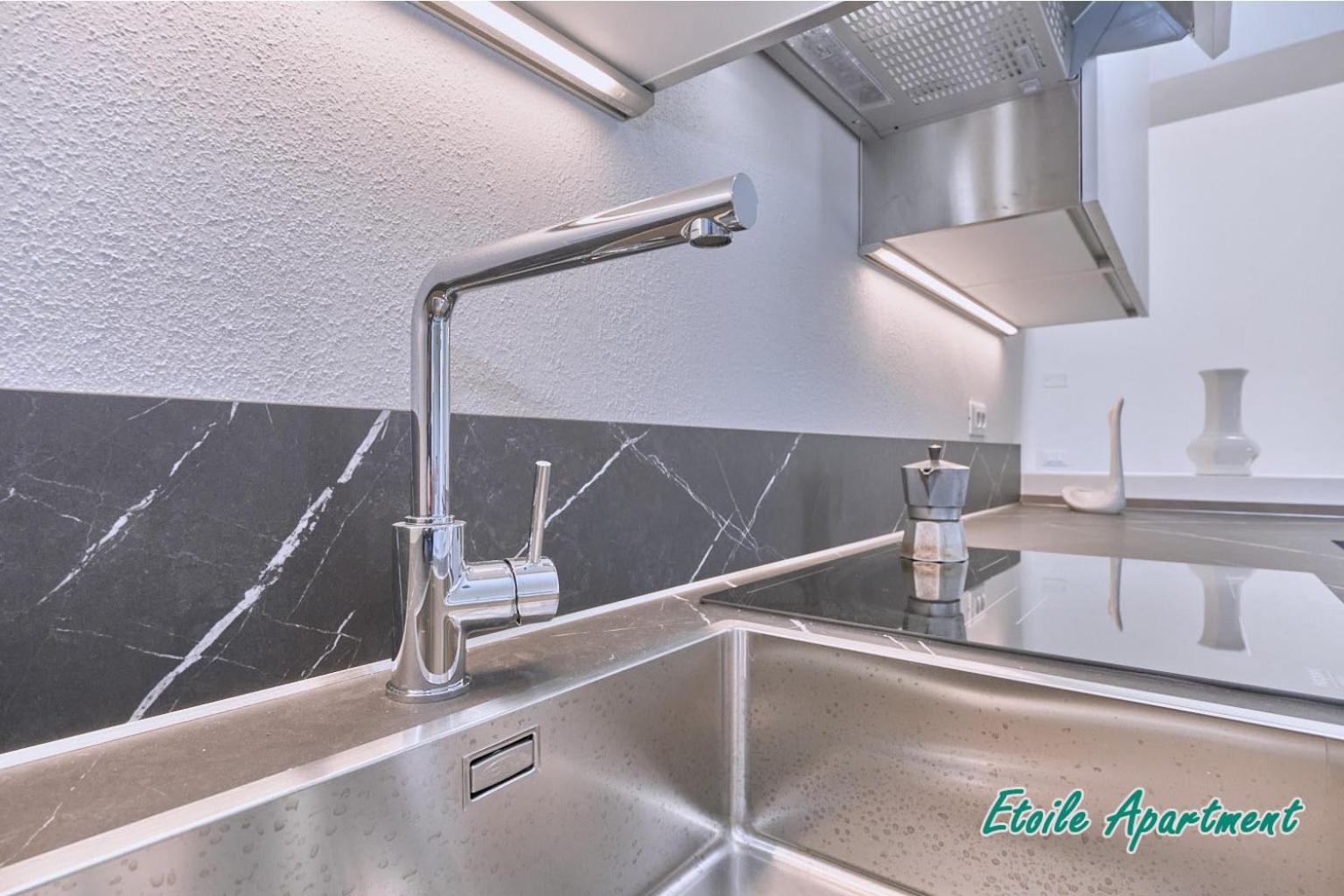 Casa Monique Apartments Дезенцано-дель-Гарда Экстерьер фото